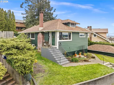 415 Chinook St, Astoria, OR 97103