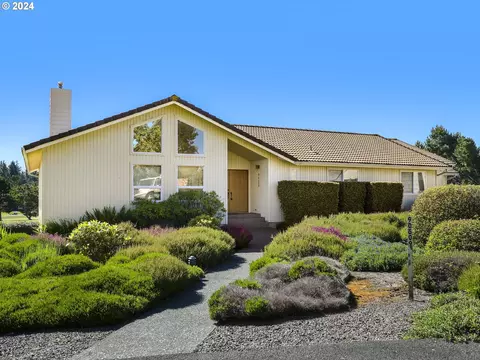 90509 Birdie Dr, Warrenton, OR 97146