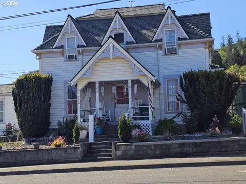 230 NW First Ave, Myrtle Creek, OR 97457