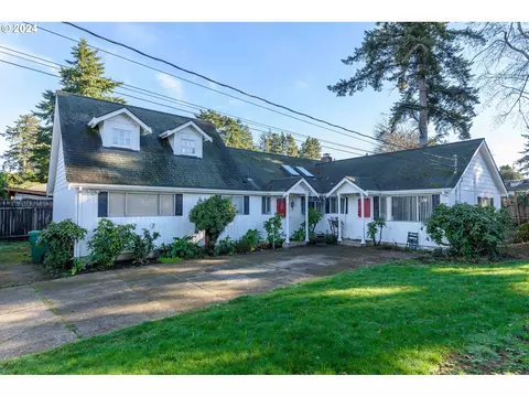 1495 Teakwood Ave, Coos Bay, OR 97420