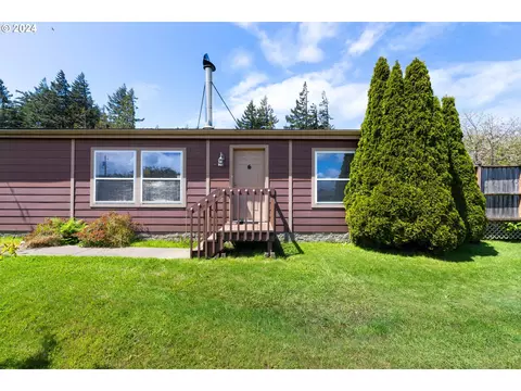 2493 Broadway Ct, North Bend, OR 97459