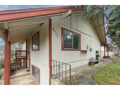 2052 NW Motah St, Roseburg, OR 97471