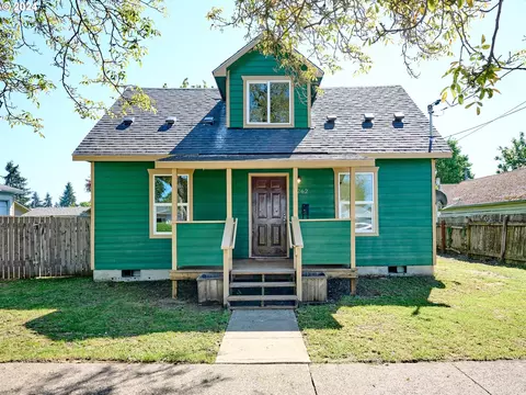 1262 SE Lyle St, Dallas, OR 97338