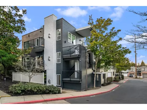 602 S Nevada St #F, Portland, OR 97219