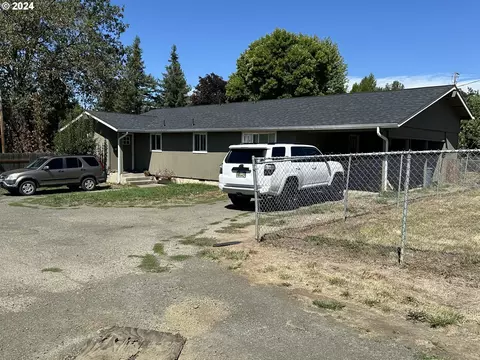 53 SE Darrell Ave, Winston, OR 97496