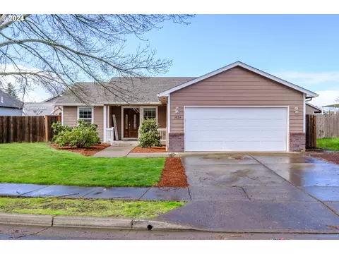 1024 Mountain River Dr, Lebanon, OR 97355