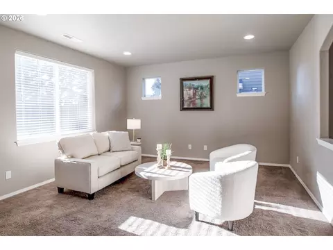 Living - 2952 Shelby Way, Eugene, OR 97404 photo 2 of 2