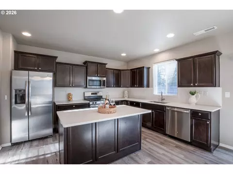 Kitchen - 2952 Shelby Way, Eugene, OR 97404 photo 2 of 2