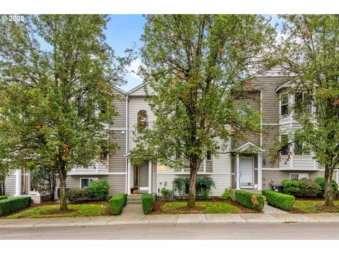 16525 NE 20th St, Vancouver, WA 98684