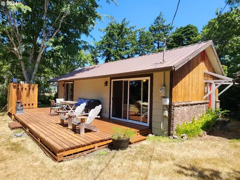 1306 Arizona St, Port Orford, OR 97465