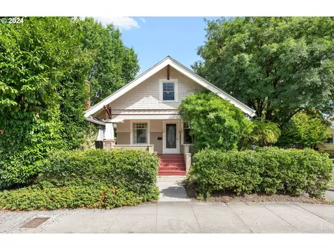 2124 SE Cesar E Chavez Blvd, Portland, OR 97214