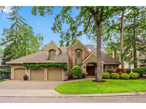 14360 Amberwood Cir, Lake Oswego, OR 97035