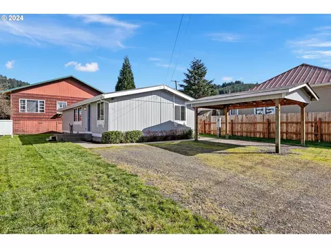 151 Hedrick Creek Ave, Drain, OR 97435