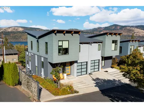 711 Oak St, Hood River, OR 97031