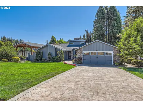 14240 S Canyon Ridge Dr, Oregon City, OR 97045