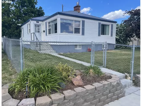 703 E Ridgeway Ave, Hermiston, OR 97838