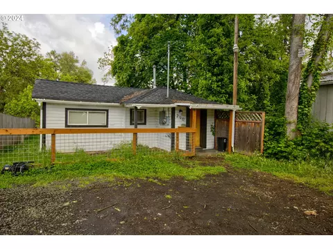 290 SE Pine St, Roseburg, OR 97470