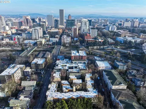 1535 SW Clay St #301, Portland, OR 97201