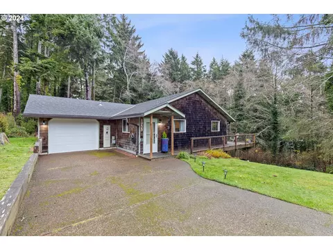 1955 NE 12th St, Lincoln City, OR 97367