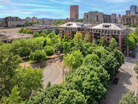 1030 NW Johnson St #223, Portland, OR 97209