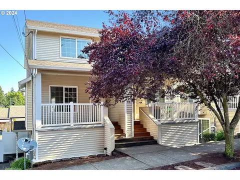 11877 SE 11881 Se Pine St, Portland, OR 97216