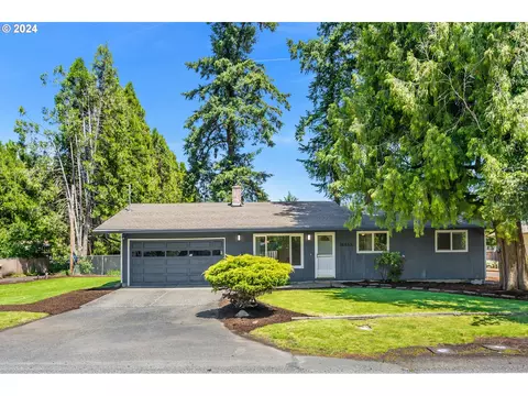 16453 SE Main St, Portland, OR 97233