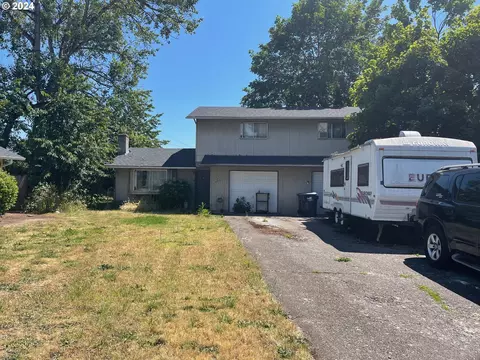 880 N Cloverleaf Loop, Springfield, OR 97477