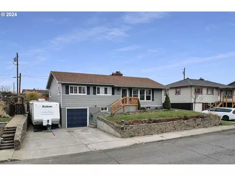 727 E 20th St, The Dalles, OR 97058