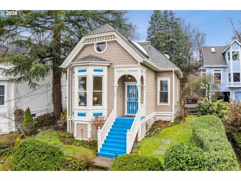 7321 S Corbett Ave, Portland, OR 97219