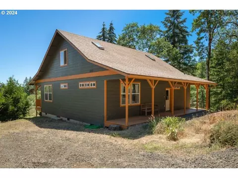 1603 Mustang Dr, Oakland, OR 97462