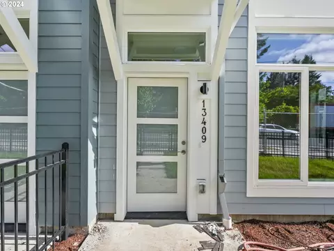 13409 SE Foster Rd #8, Portland, OR 97236