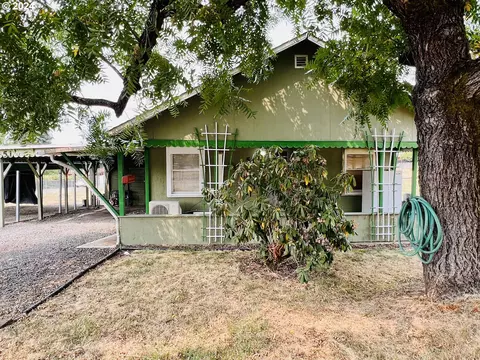 51 SE Darrell Ave, Winston, OR 97496