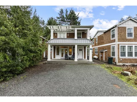 9779 Section Line Rd, Rockaway Beach, OR 97136
