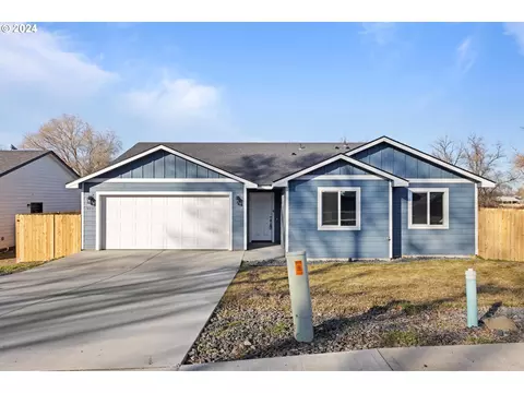 911 E Newport Ave, Hermiston, OR 97838