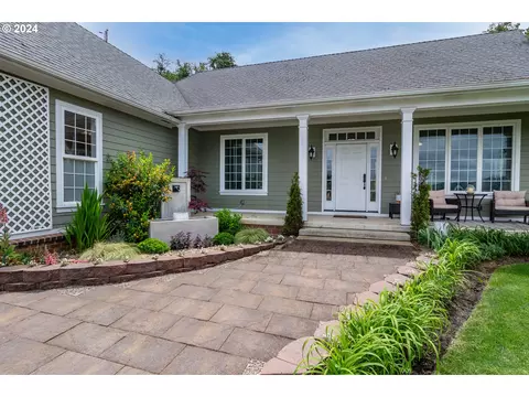 817 NE Garden Valley Blvd, Roseburg, OR 97470