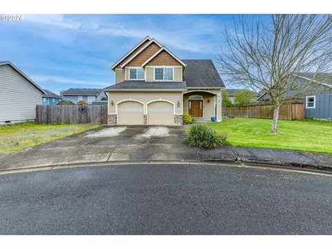 886 N 7th St, Harrisburg, OR 97446