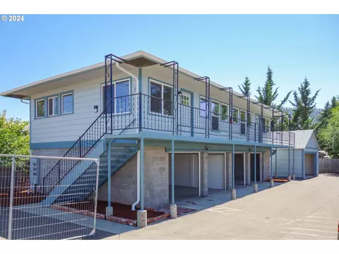 21 SEdwards St, Winston, OR 97496