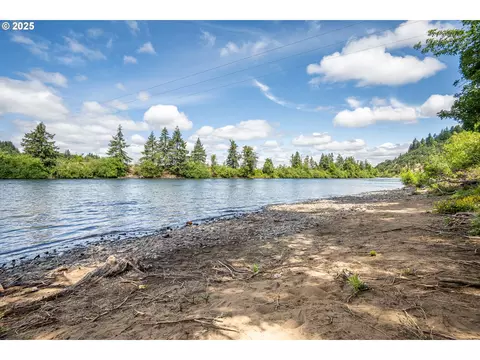 1468 Harbor Dr, Springfield, OR 97477