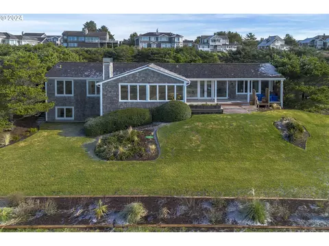 5190 N Fairway Ave, Gearhart, OR 97138