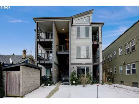 2108 NEverett St #202, Portland, OR 97232