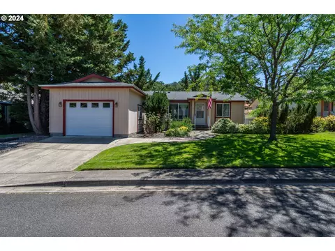 165 Littlebrook Ln, Roseburg, OR 97471