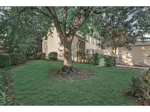 55 NE Village Squire Ave #10, Gresham, OR 97030