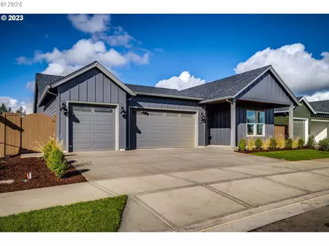 1964 S Fir Loop, Canby, OR 97013