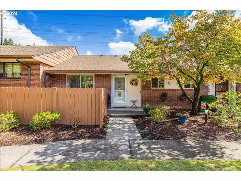 15100 SW Crown Dr #4, King City, OR 97224
