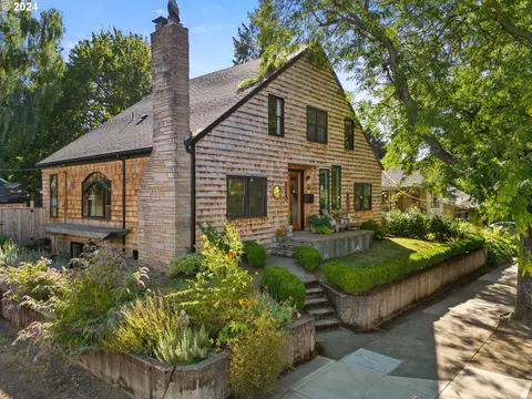 3680 SE Crystal Springs Blvd, Portland, OR 97202