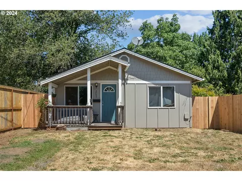 5905 SE Flavel St, Portland, OR 97206