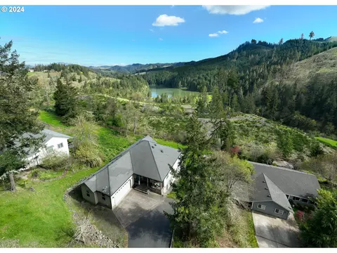 1836 Lake View Dr, Sutherlin, OR 97479