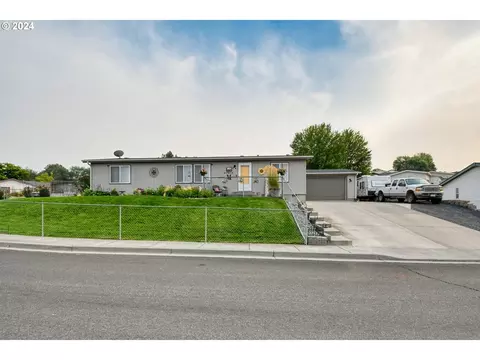 3054 SW River View Dr, Pendleton, OR 97801