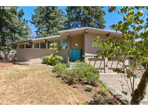 2075 Hillcrest Dr, West Linn, OR 97068