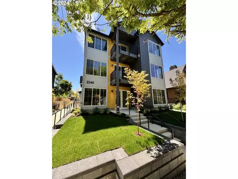 2240 SE Caruthers St #102, Portland, OR 97214